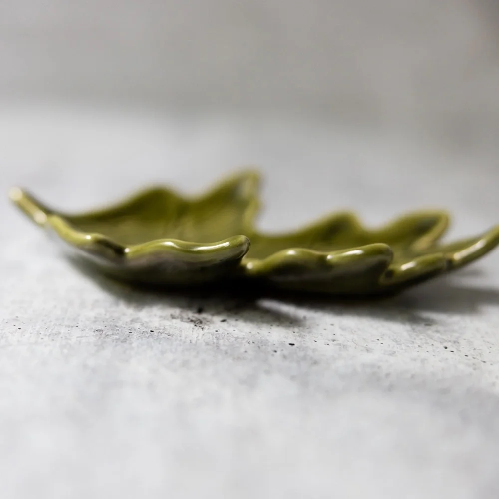 Sur la Table green ceramic pottery oak leaf trinket appetizer soap dish 6